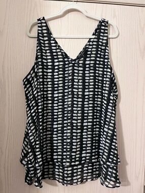 Lane Bryant Black & White Patterned V-Neck Tank Top -